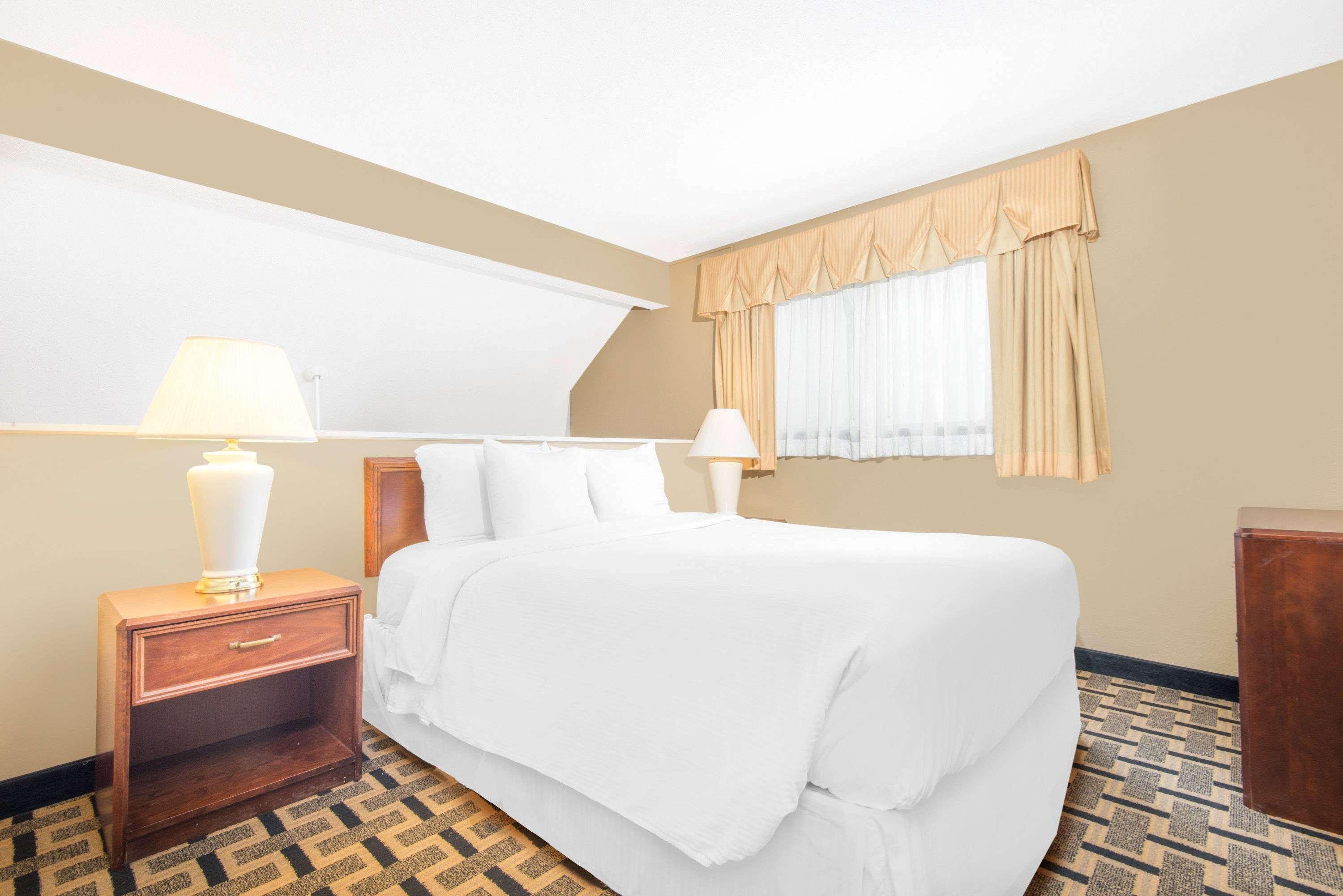 Hawthorn Extended Stay By Wyndham Wichita Bagian luar foto