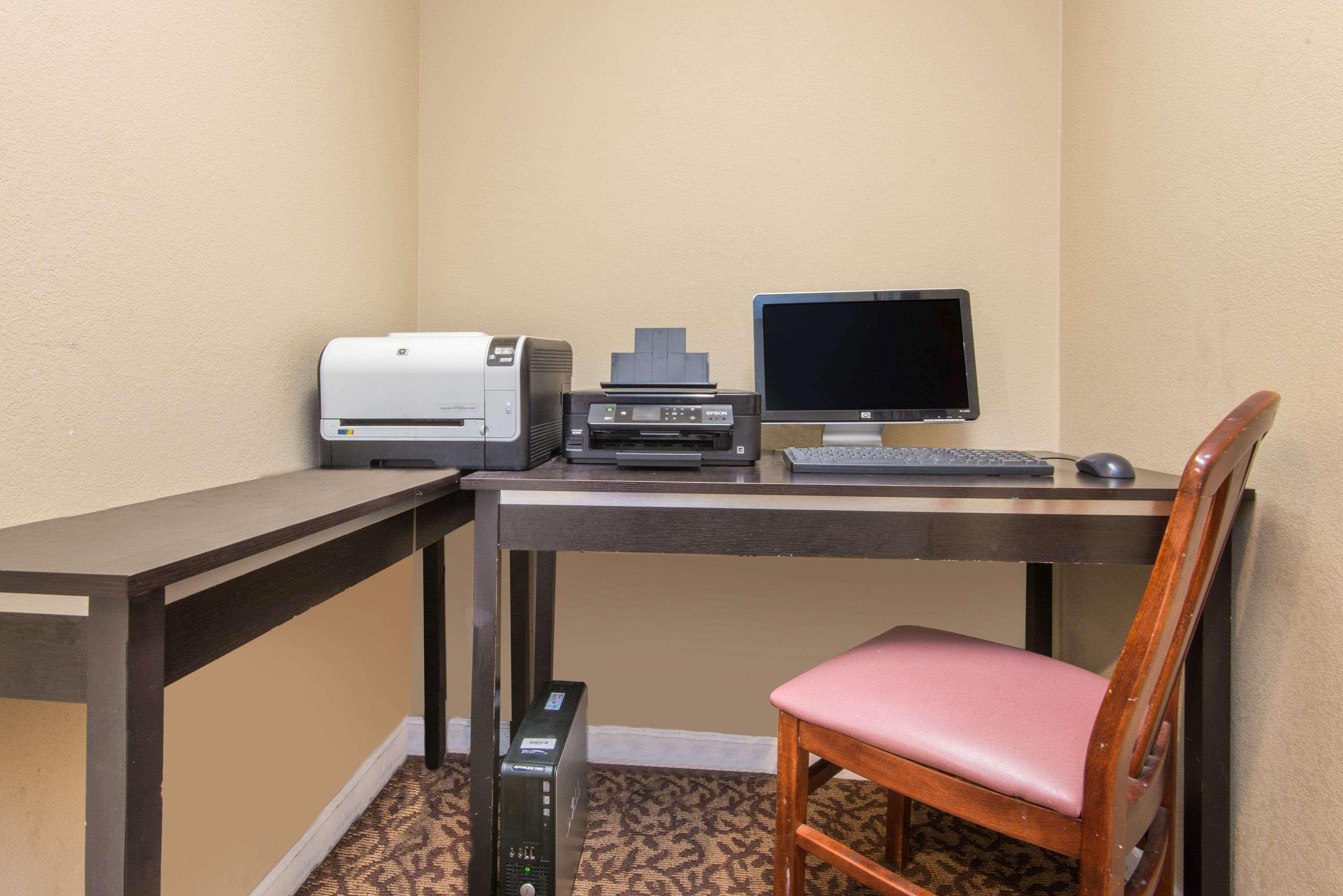 Hawthorn Extended Stay By Wyndham Wichita Bagian luar foto