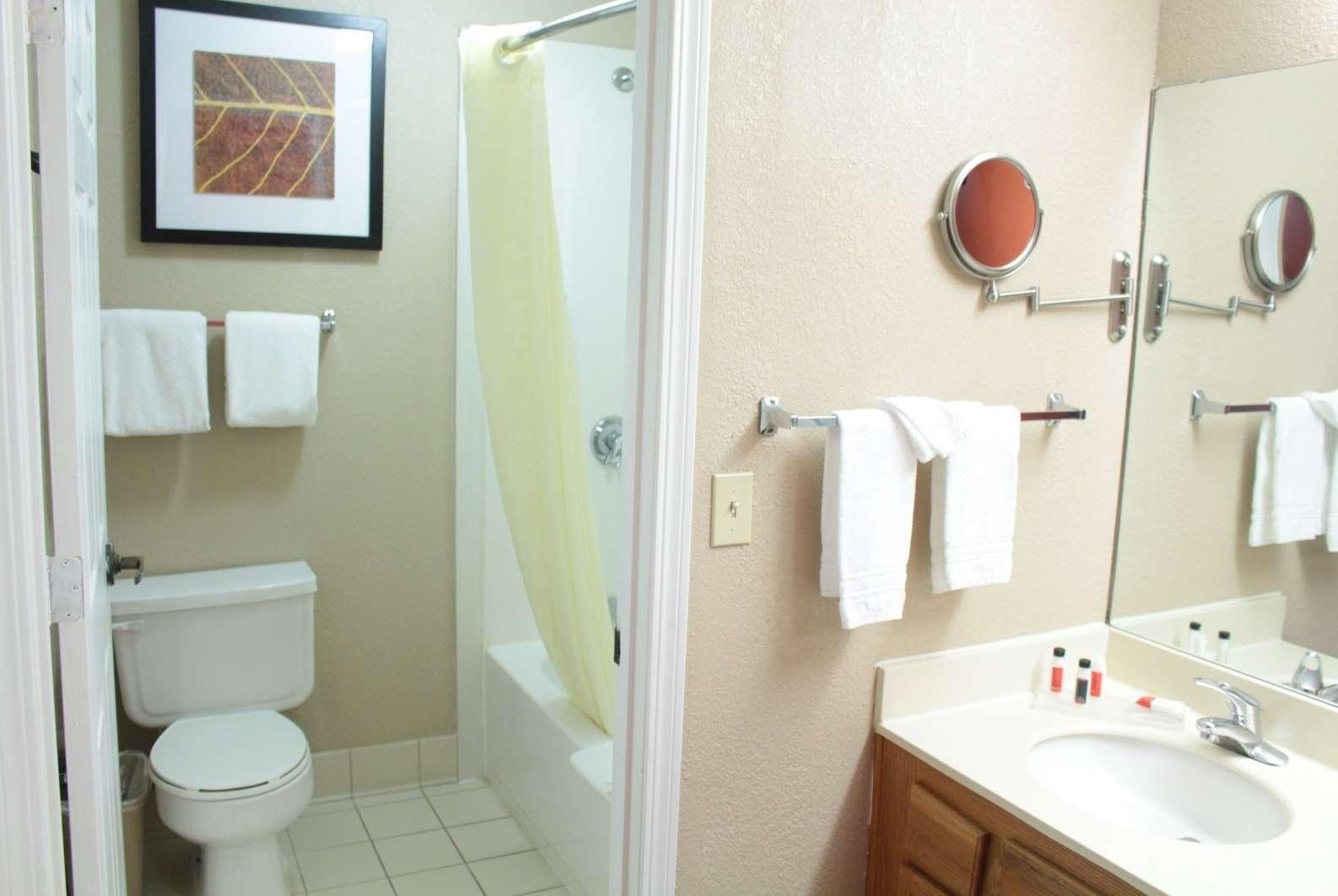 Hawthorn Extended Stay By Wyndham Wichita Bagian luar foto