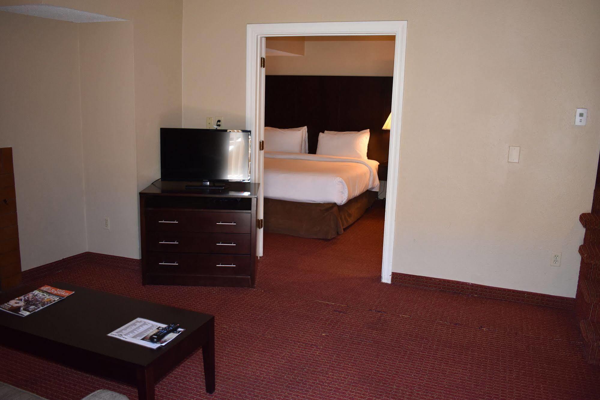 Hawthorn Extended Stay By Wyndham Wichita Bagian luar foto